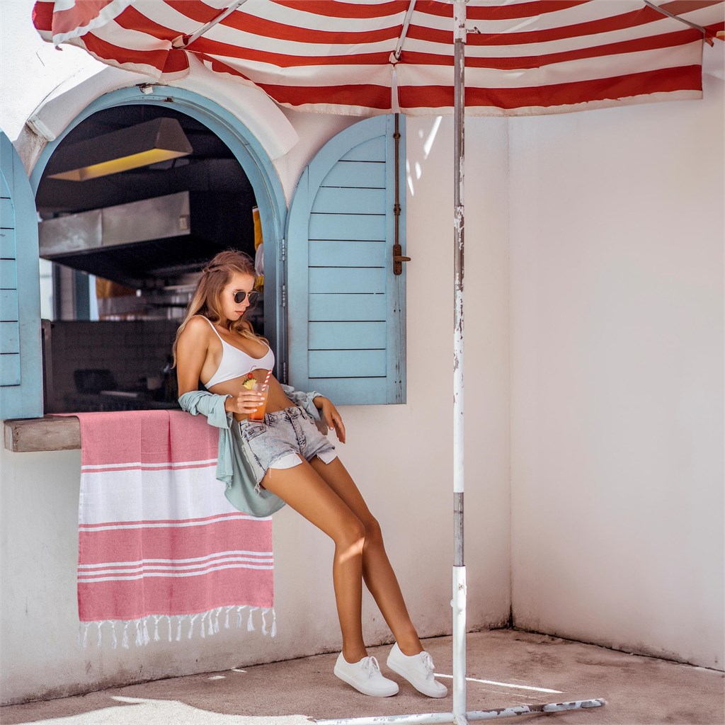 US Basic Santa Cruz Cotton-Rich Beach Towel & Drawstring Bag - Image 2
